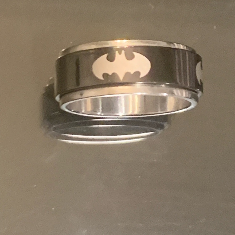 Batman silver and black spinner ring size 8